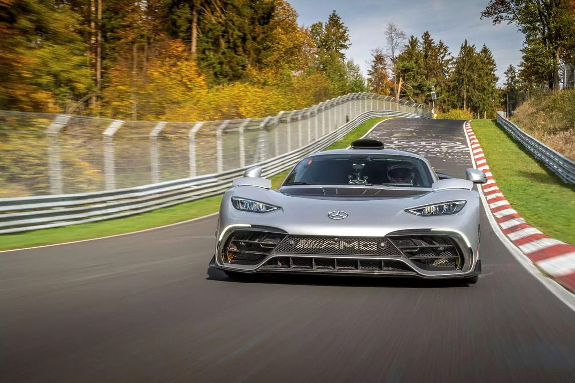 Мерседес быстрая машина. Мерседес АМГ one. Mercedes AMG one 2022. Гиперкар Mercedes-AMG one. Мерседес спорткар 2022 АМГ.