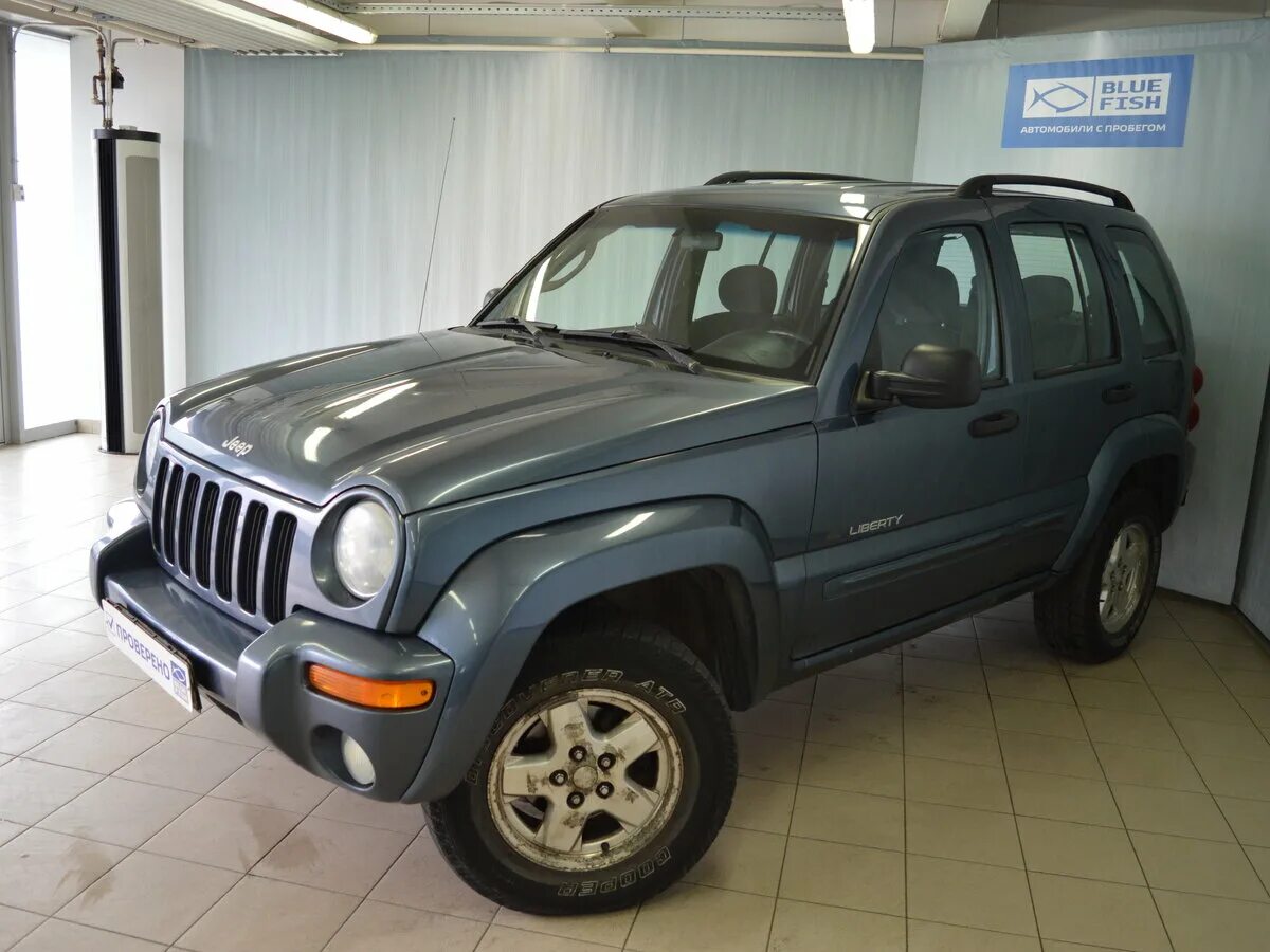 Купить внедорожник московская область с пробегом. Jeep Liberty трехдверные. Jeep Liberty (North America), 2005. Джип Либерти 2001 год. Джип Либерти 2001 синий.