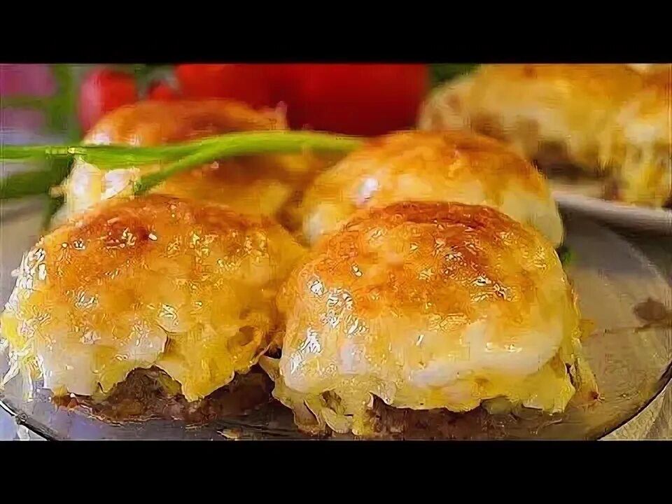 Стожки в духовке. Стожки с фаршем. Стожки из фарша в духовке с грибами. Стожки с грибами в духовке. Картофельные стожки.