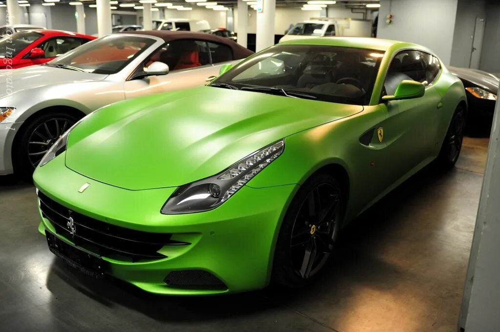 Toyota gr86 матовая зеленая. Тесла салатового цвета. Феррари фф салатовая. Ferrari FF Green. Изменения цвета машины