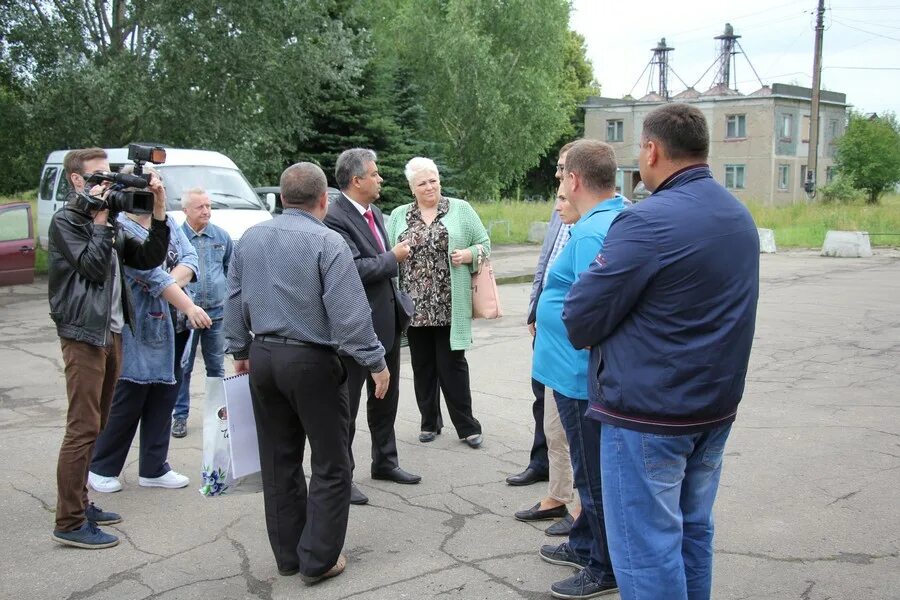 Погода поселок первомайский. Посёлок Первомайский Новомосковский район. Посёлок Первомайский Тульская область Новомосковский. Глава администрации поселка Первомайский Тульской. Новомосковск Первомайский поселок школа.