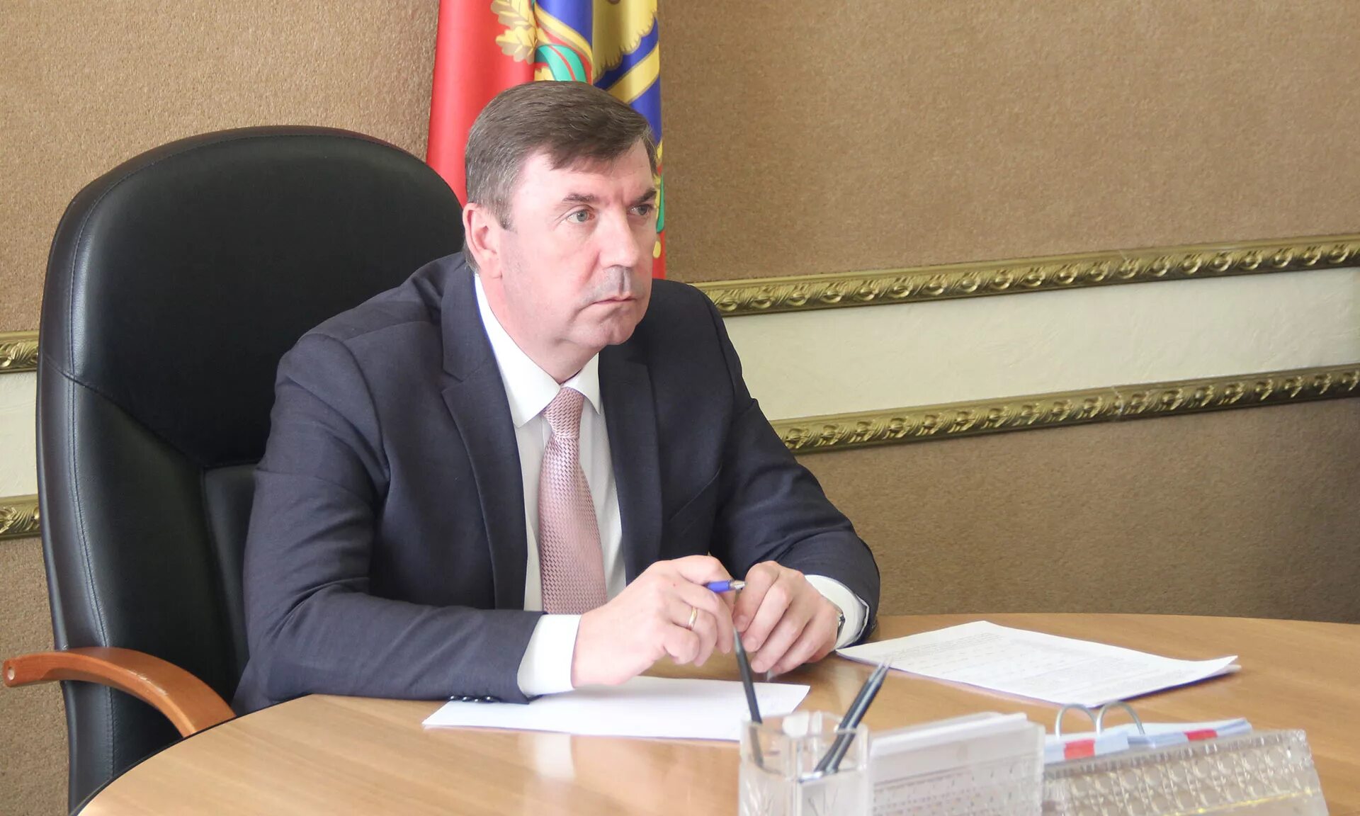 начальник департамента тэк и жкх брянской области андрианов фото. комитет по жкх брянск агафонов. жкх брянск. жкх брянск. коммунальное хозяйство брянск.