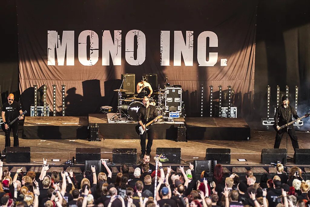 Mono Inc. Вокалист mono Inc. Моно выступления. Mono Inc Live. Mono inc википедия