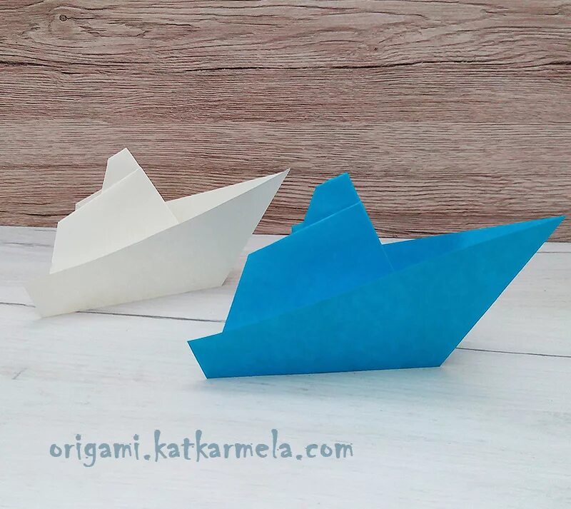 Бумажный кораблик оригами. Оригами корабль. Необычный кораблик из бумаги. Необычные корабли из бумаги.