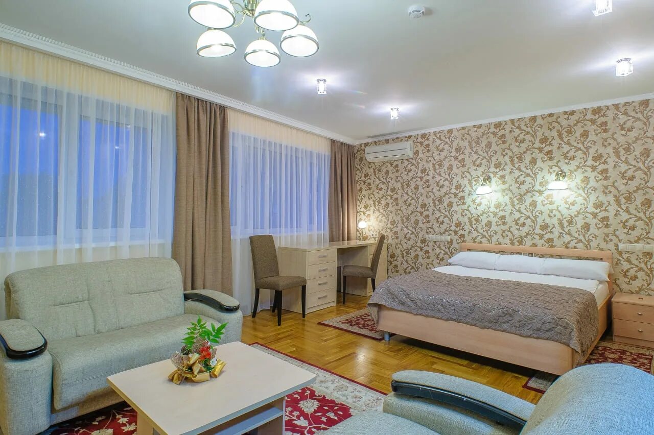 Красноярск гостиницы в центре. Красноярск Hotel Krasnoyarsk. Гостиница Красноярск в Красноярске. Красноярск улица Урицкого 94 гостиница Красноярск. Гостиница Красноярье в Красноярске.