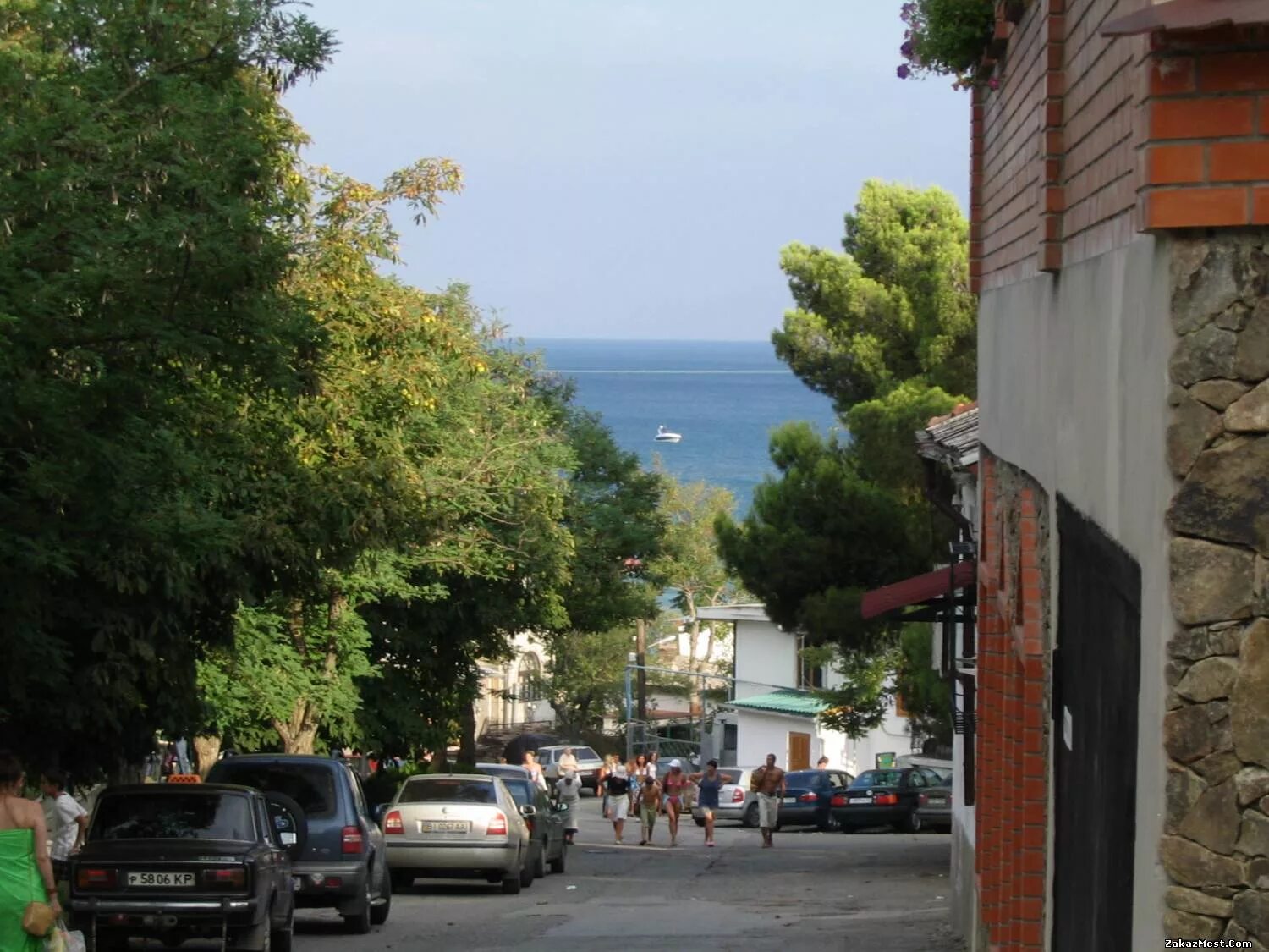 Алушта центральная. Центр города алушта улица. улочки города алушта. алушта главная улица. алушта центр улицы.