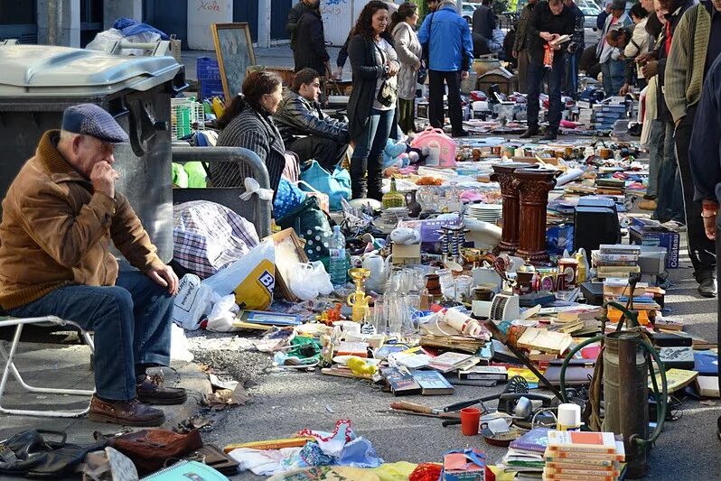 Блошиный рынок воронеж. Блошиный рынок в Воронеже. Рынок барахолка. Толкучка рынок. Рынок хлама.