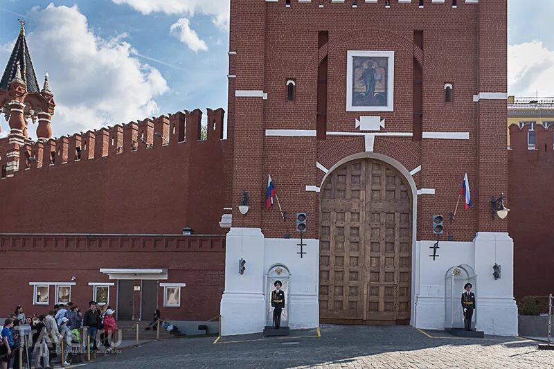 Спасские ворота Московского Кремля. Спасская башня Кремля ворота. Фроловские ворота Московского Кремля. Ворота Спасской башни Кремля.