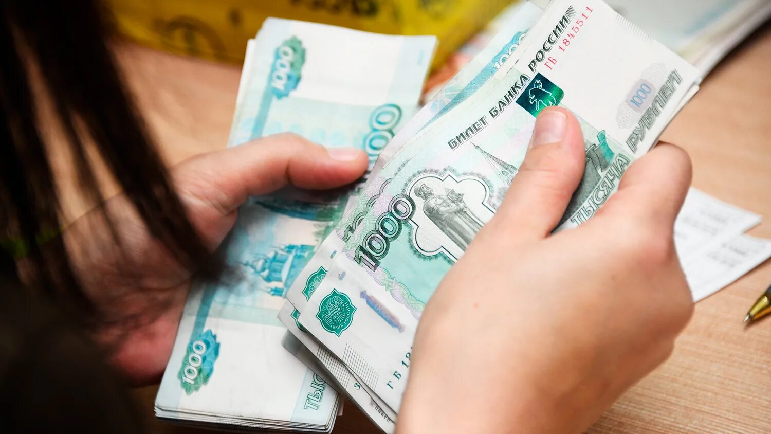 Как называется платящий деньги. Деньги пособия. денежные выплаты. социальные выплаты деньги. заработная плата.