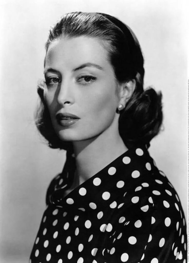 Жермен элен ирен лефевр капучине. Жермен лефевр капучине. Капучине фото. Капюсин французская актриса. Капюсин вальмари.