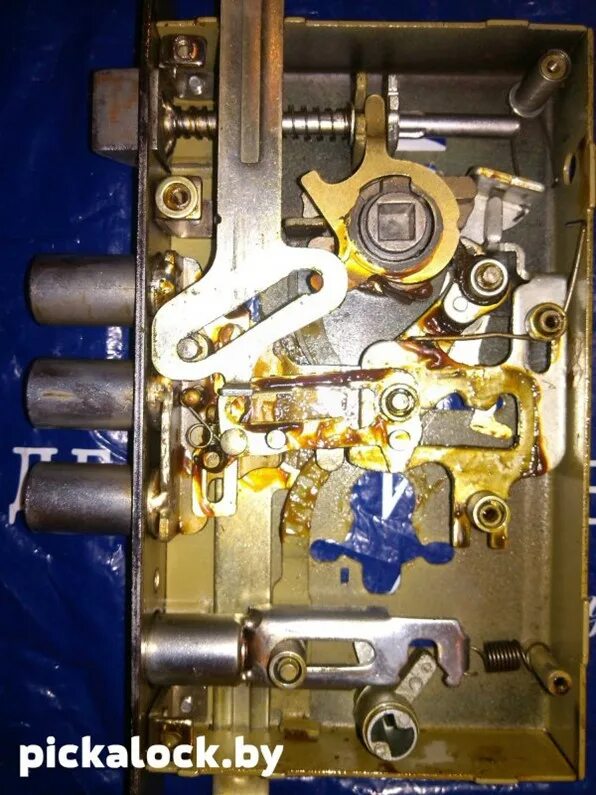 Дверной замок master lock. Сборка дверного замка masterlock. Kale 252 цилиндровый. Замки на китайские двери мастер лок. Cisa g4532 корпус разбор.