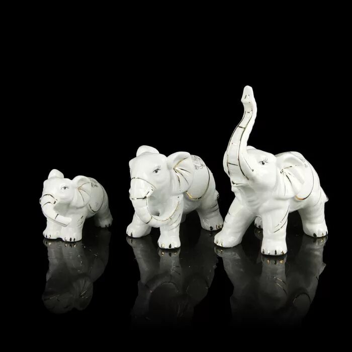 Семья слонов сувенир. Сувениры слоники белые. Фигурка семья слонов. Набор керамических слоников. Семь слоников