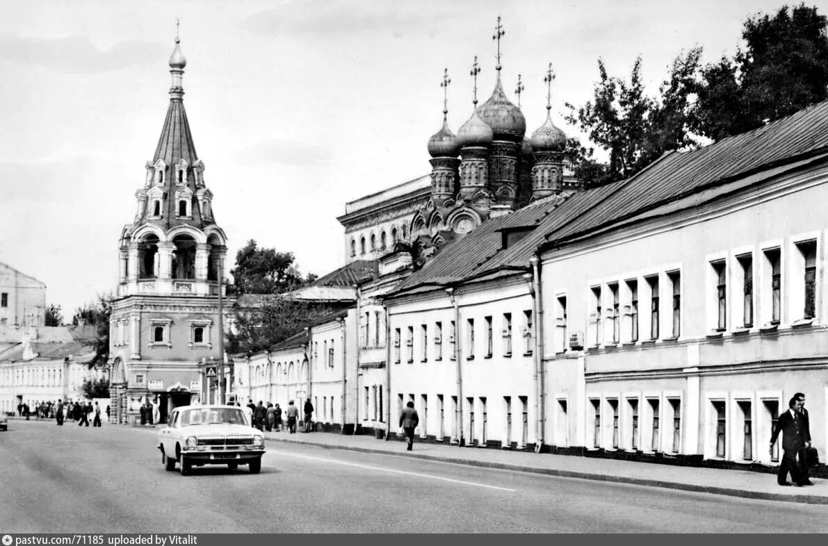 Абрамов большая полянка. Улица большая Полянка 1960. Церковь Григория Неокесарийского на полянке. Ул. большая Полянка, 19. Большая Полянка Церковь.