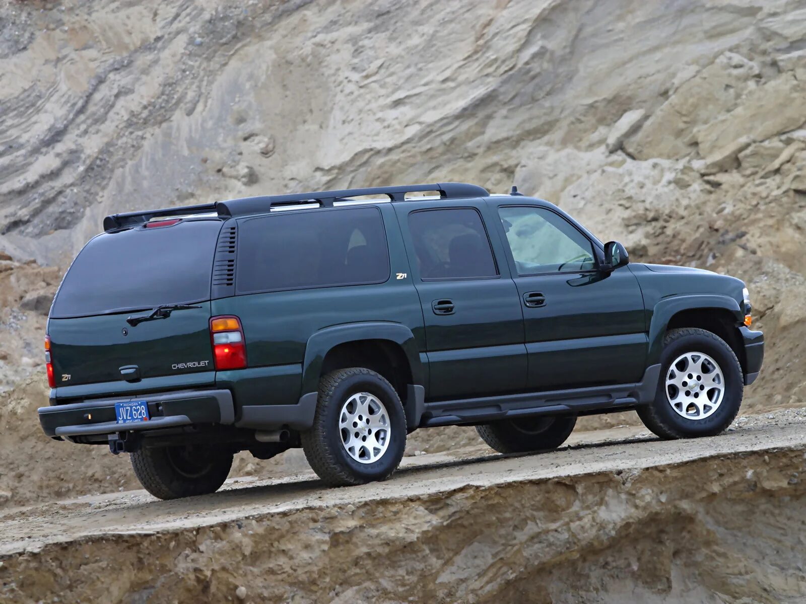 Внедорожники 2000 года. Chevrolet Suburban gmt800. Шевроле Suburban 2000. Chevrolet Suburban 800. Шевроле Субурбан 2003.