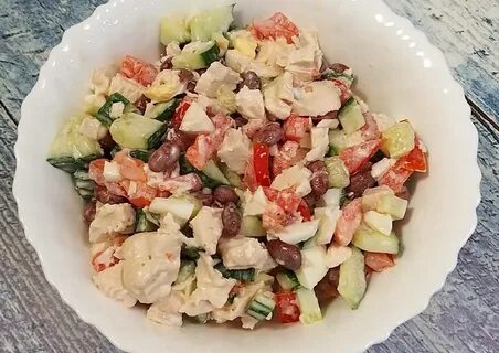 Салат с красной фасолью курицей огурцом