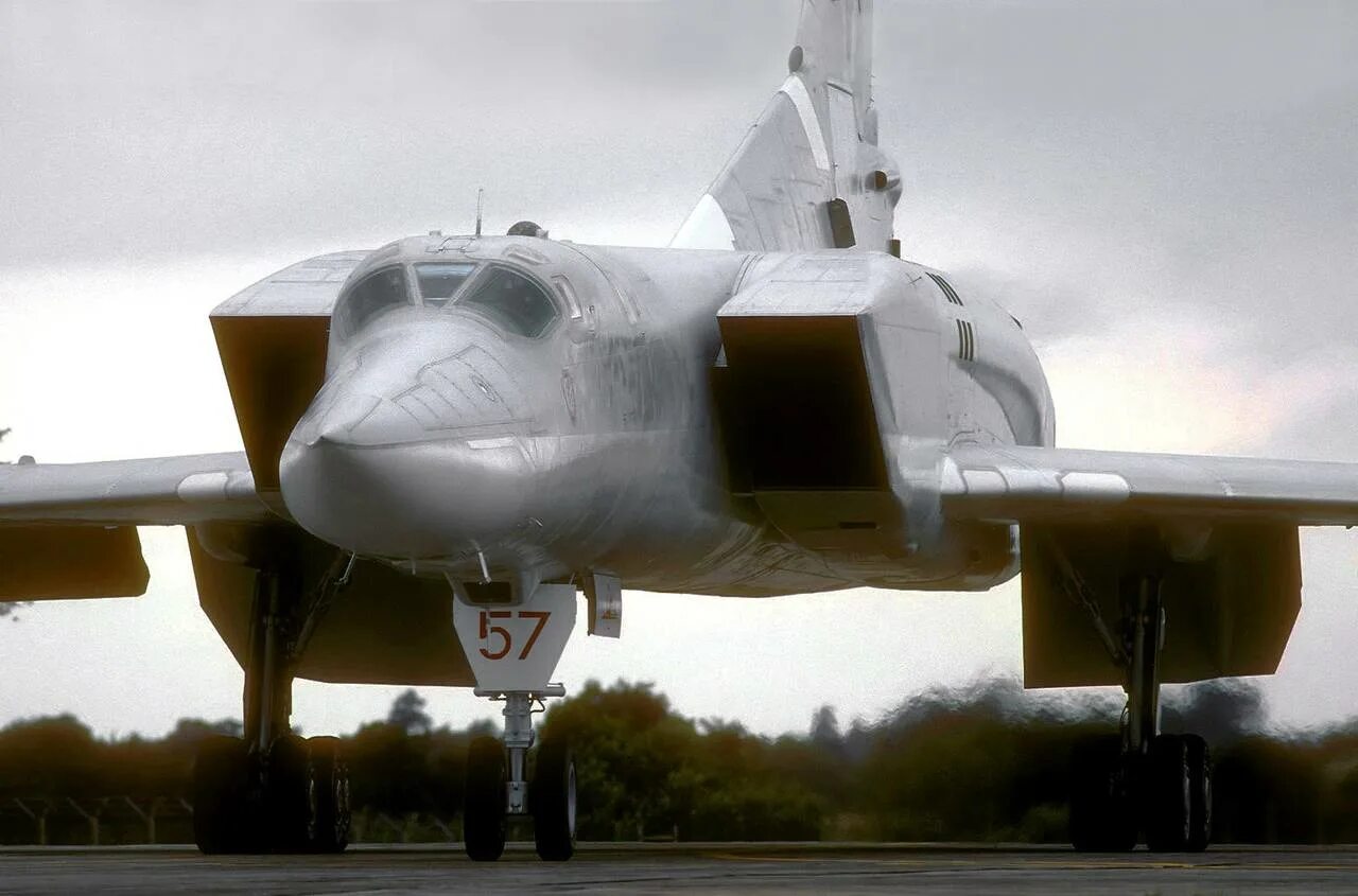 Стратегический бомбардировщик ту-22м3. Бомбардировщик ту-160. Бомбардировщик ту-22м3. Ту-22м3м. Ту-22м сверхзвуковой самолёт.