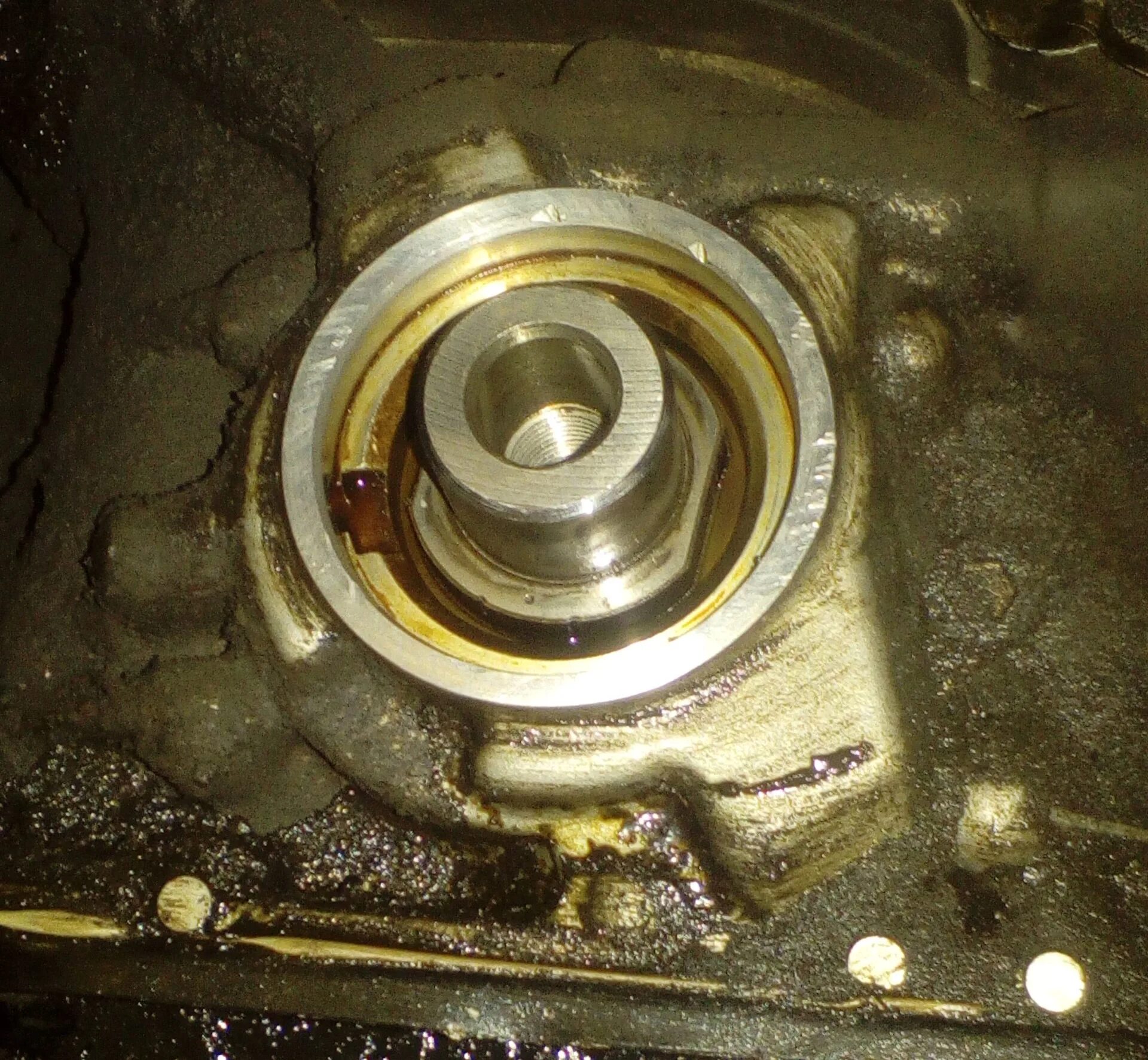 замена сальника коленвала передний - Nissan Cefiro (A32), 2,5 л, 1995 года своим