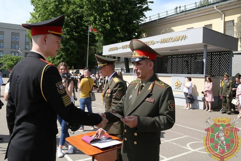 Минское суворовское училище. Суворовское училище Минск. Минское СВУ 37 выпуск. Минское СВУ выпускники. Минское СВУ КПП памятник.