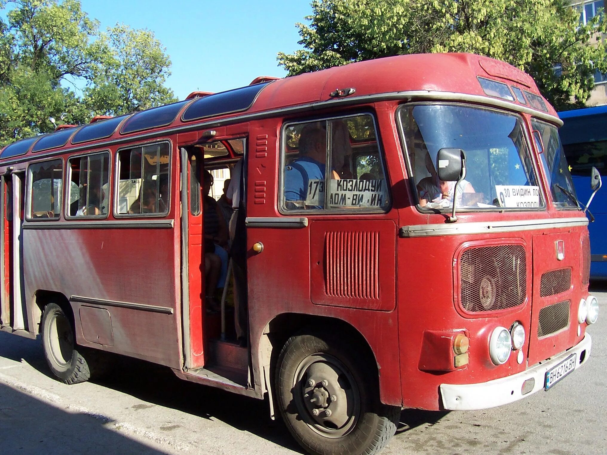 Автобус красное новосибирск. ПАЗ 672. ПАЗ-672 автобус красный. ЛИАЗ ПАЗ 672 красный. ПАЗ-672 автобус.