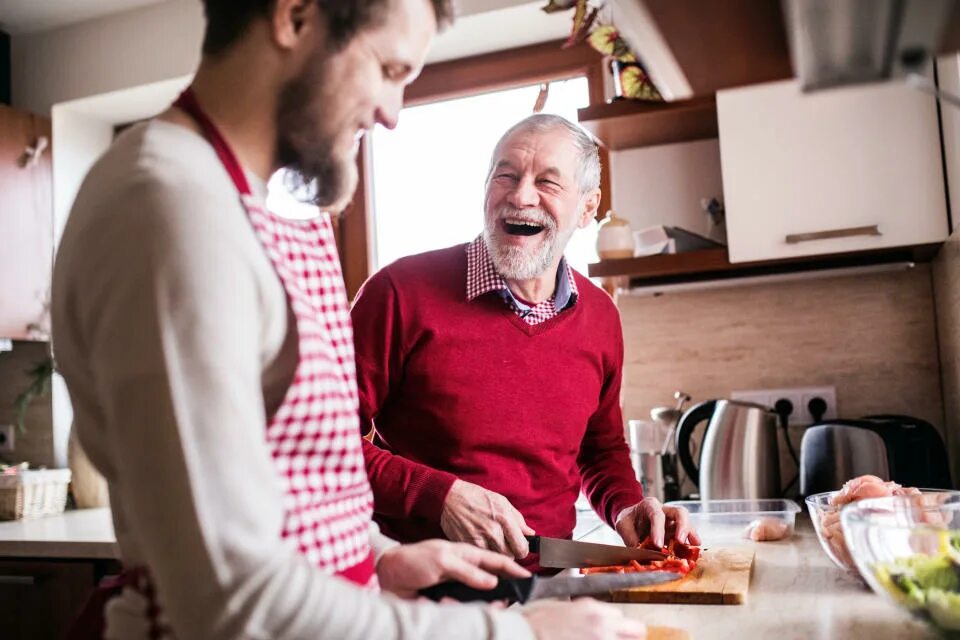 My father is a cook. Папа готовит. отец готовит на кухне. cooking father son. funny photos to describe fatherkitchen.