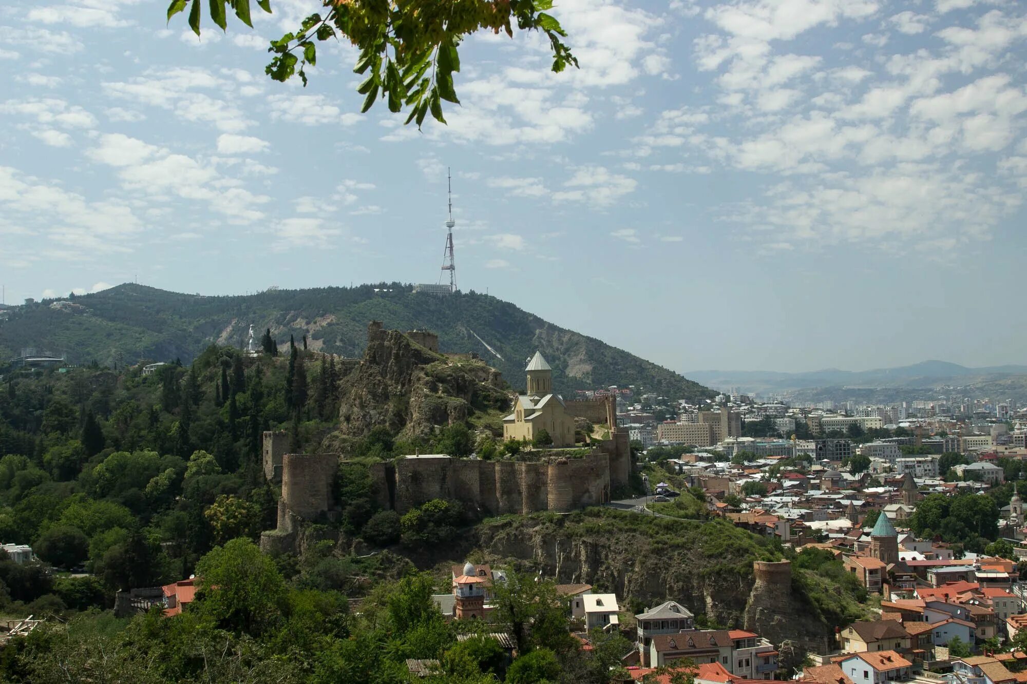 Tbilisi city. Мтацминда район Тбилиси. Парк Мтацминда в Тбилиси. Столица Грузии Тифлис. Олд Метехи Тбилиси.