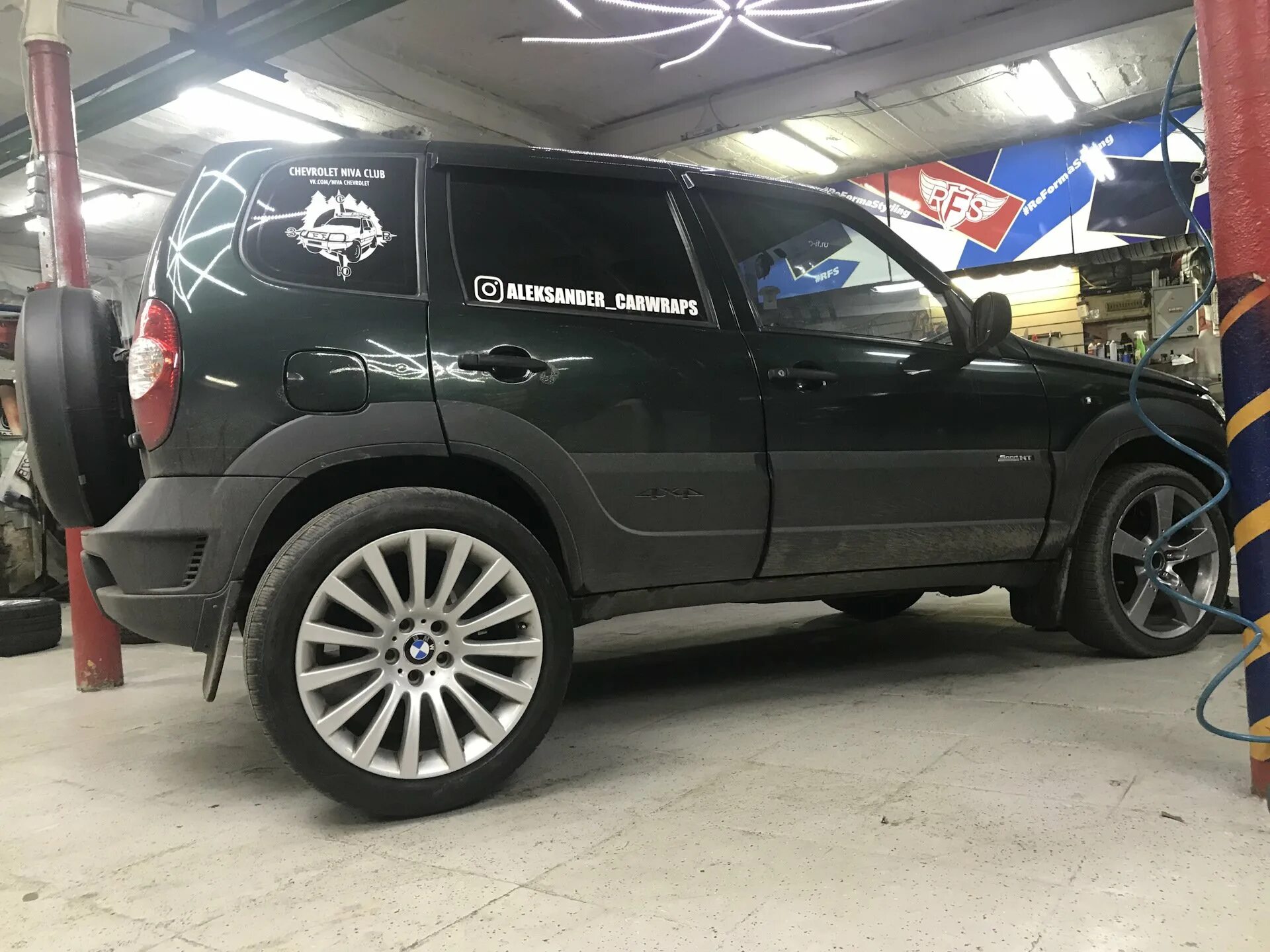 Нива тревел диски r18. Тормозной диск нива тревел. Lapter chevrolet niva. Диски р 16 нива на ниву шевроле. Нива на паллладиках r16.