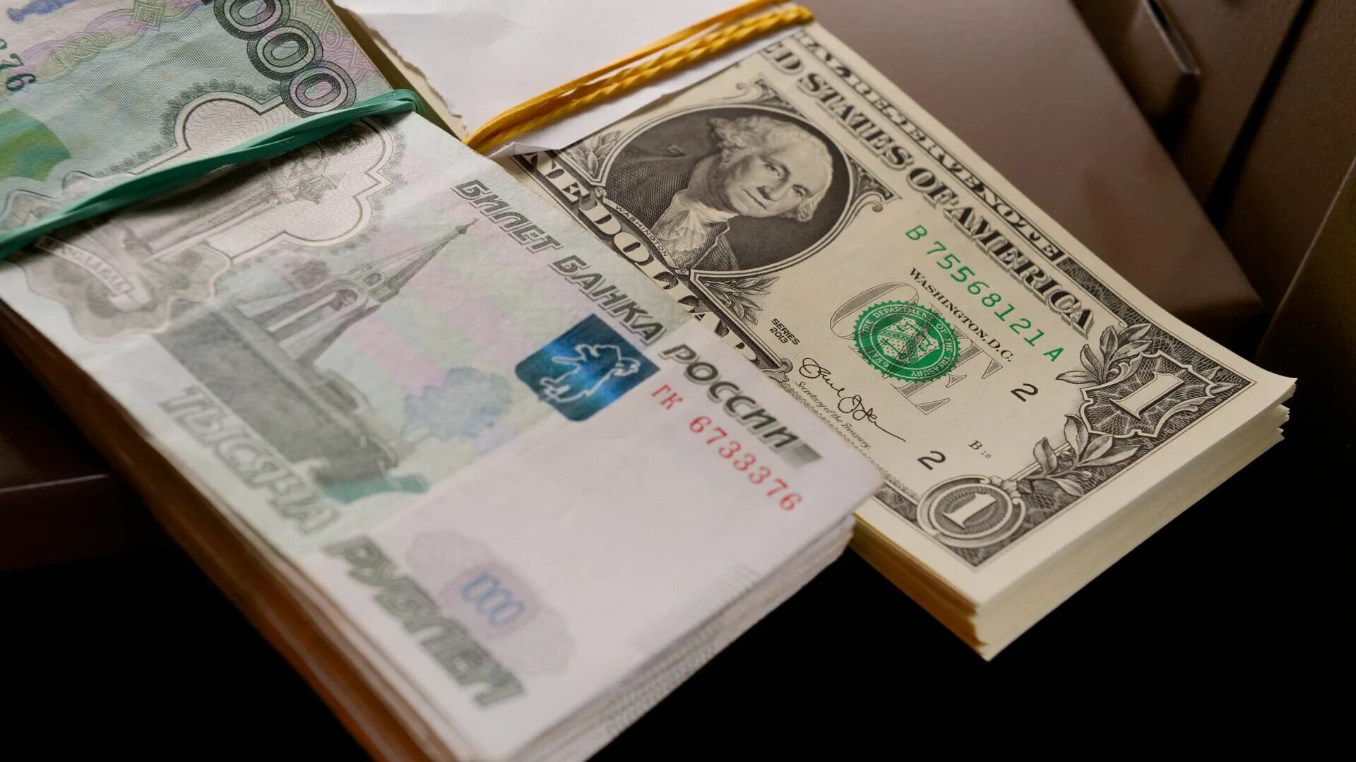 Стоит менять рубли на доллары. Доллары в рубли. Доллар 2022 купюра. Доллар в России. Российский доллар.