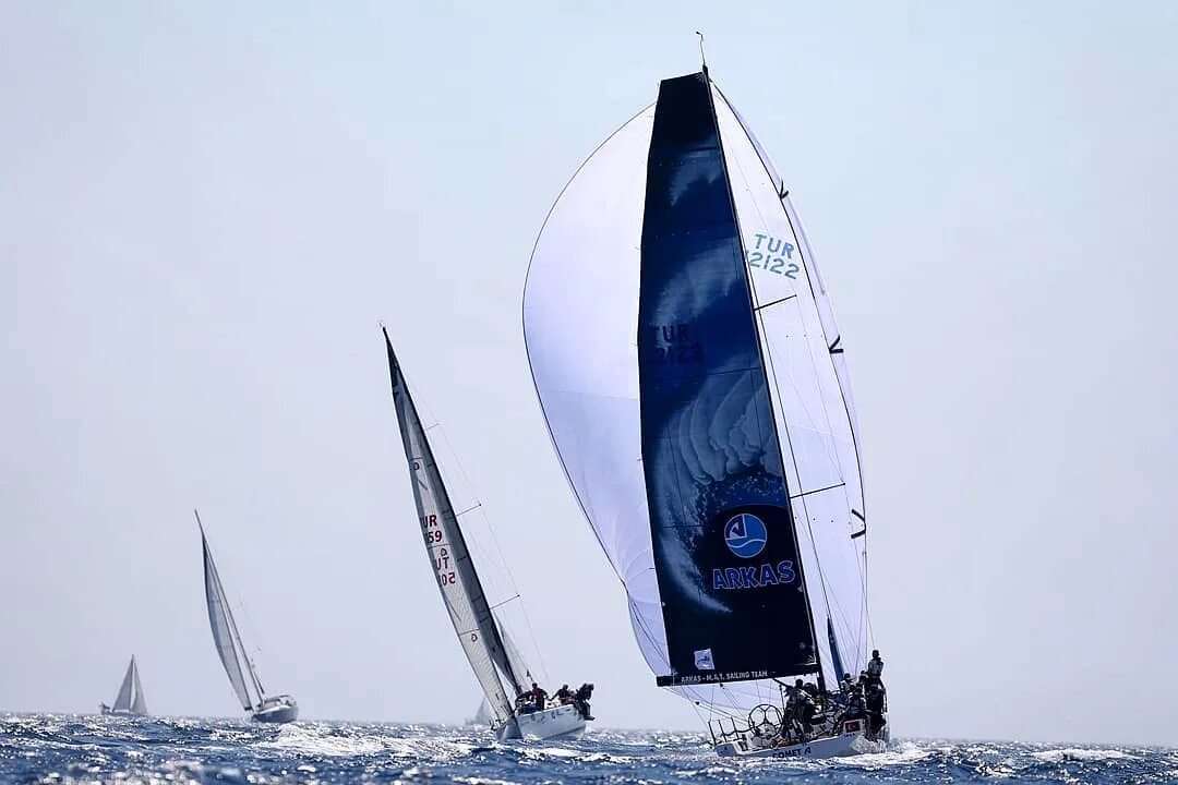 яхта ck парус. парус т 4. размер доски для виндсерфинга по весу. 5. яхта парусная регата.