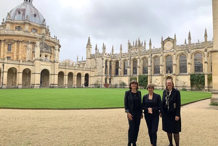 Оксфорд Англия университет. Оксфордский университет (University of Oxford), Великобритания. Оксфорд университет внутри. Оксфордский университет 1697. Famous person from oxford