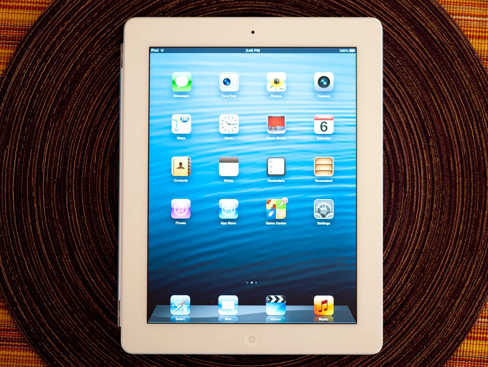 На экране планшете появился. Apple IPAD 4. Планшет айпад 4. IPAD 4 Retina 32gb. Apple IPAD 4 Wi-Fi.