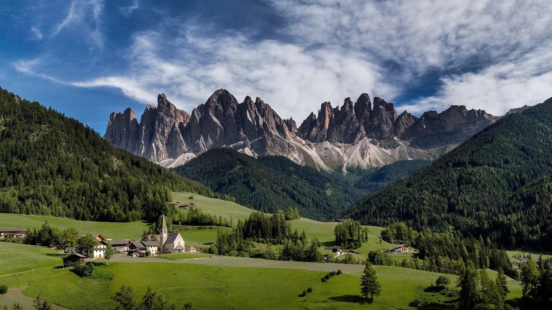Какие горы на территории италии. Доломитовые Альпы. Альпы Италия Южный Тироль. Доломитовые горы, Италия, Val di Funes. Апеннинские горы в Италии.