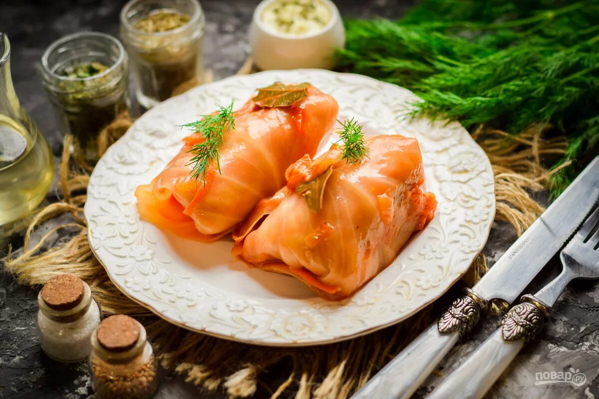 Голубцы фото. Голубцы. Голубцы в ресторане. Голубцы с курицей. Голубцы рестоаннаяподача.