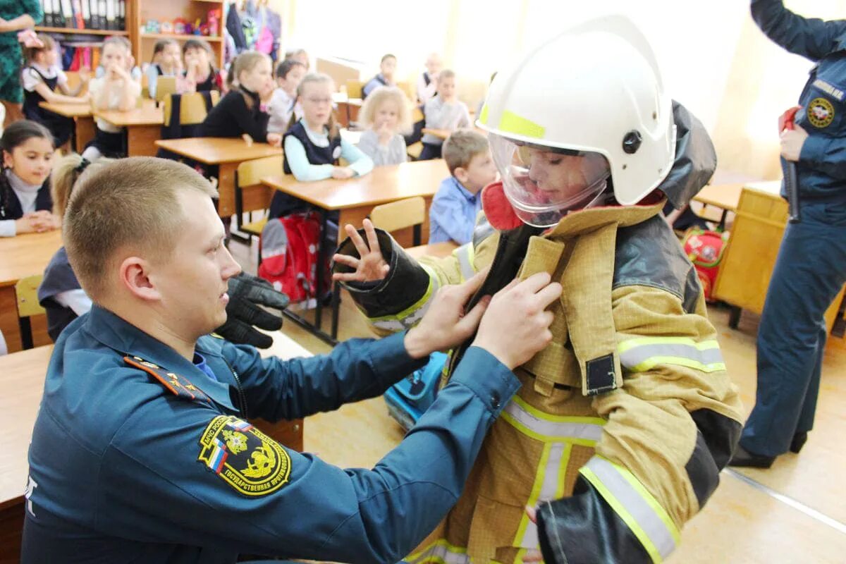 Урок ОБЖ В школе. Пожарная безопасность школьникам. Безопасность жизнедеятельности в школе. Школа безопасности МЧС.