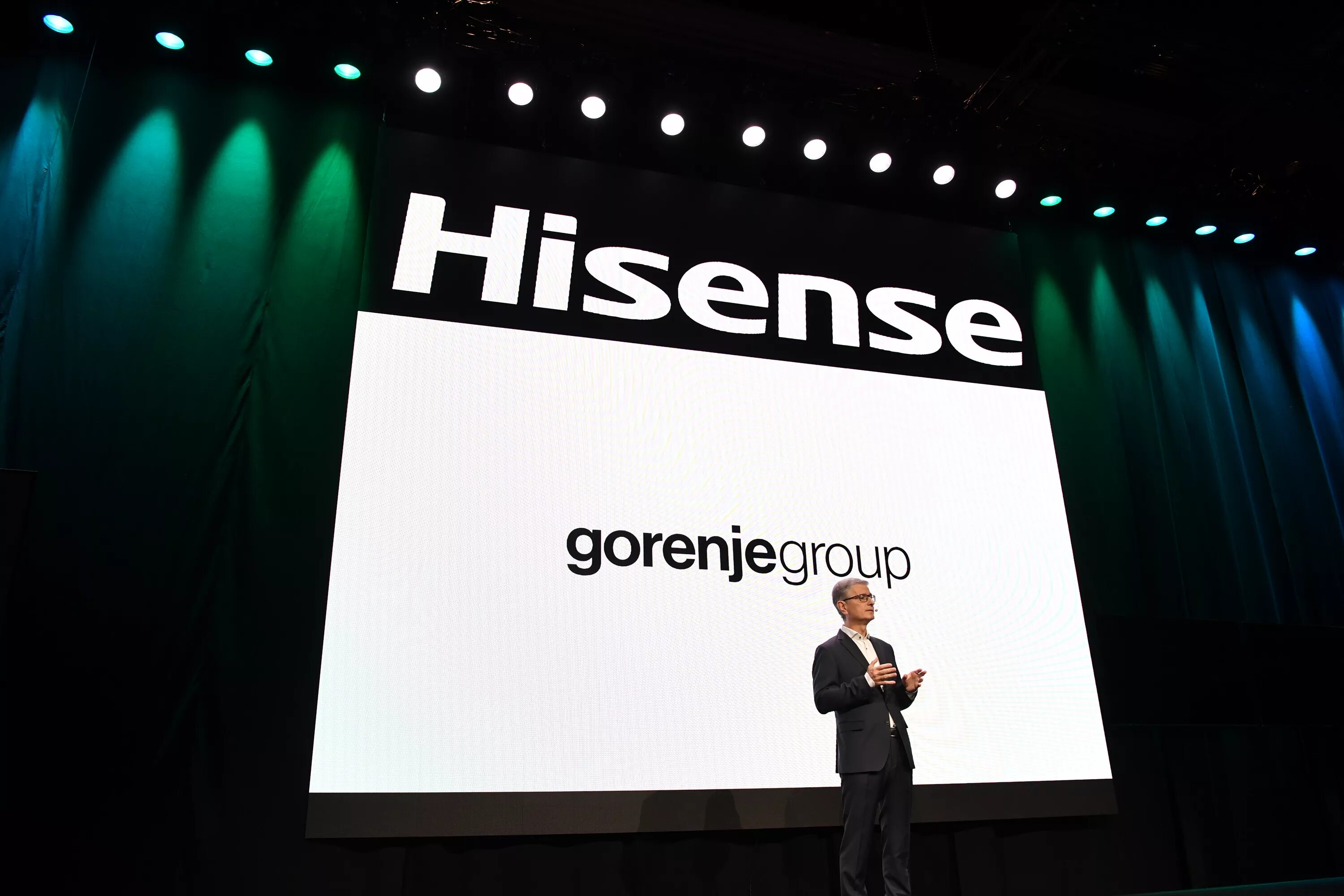 Кинопоиск hisense. Завод Hisense. Hisense логотип. Gorenje Hisense. Hisense Hitachi.