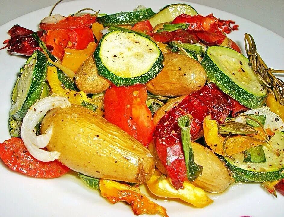 Картошка с овощами. Овощи в духовке. Картошка с овощами в духовке. Картошка с овощами в духовк. Овощи запеченные в масле