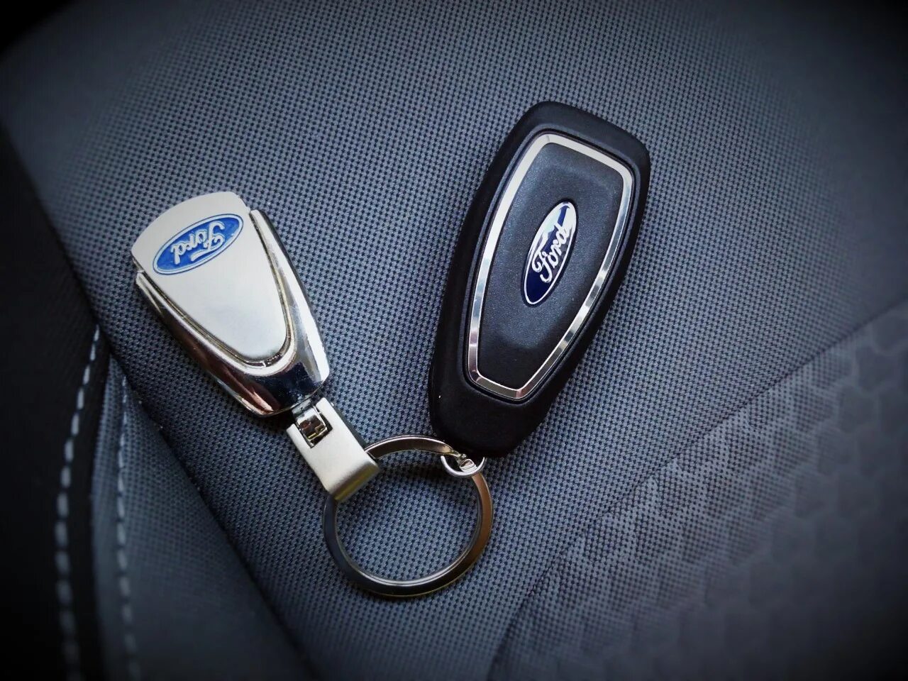 Ключ форда куга. Ключ Форд Куга 2. Брелок Форд Куга 2. Ford Kuga 2 ключ. Форд Куга SMARTKEY.