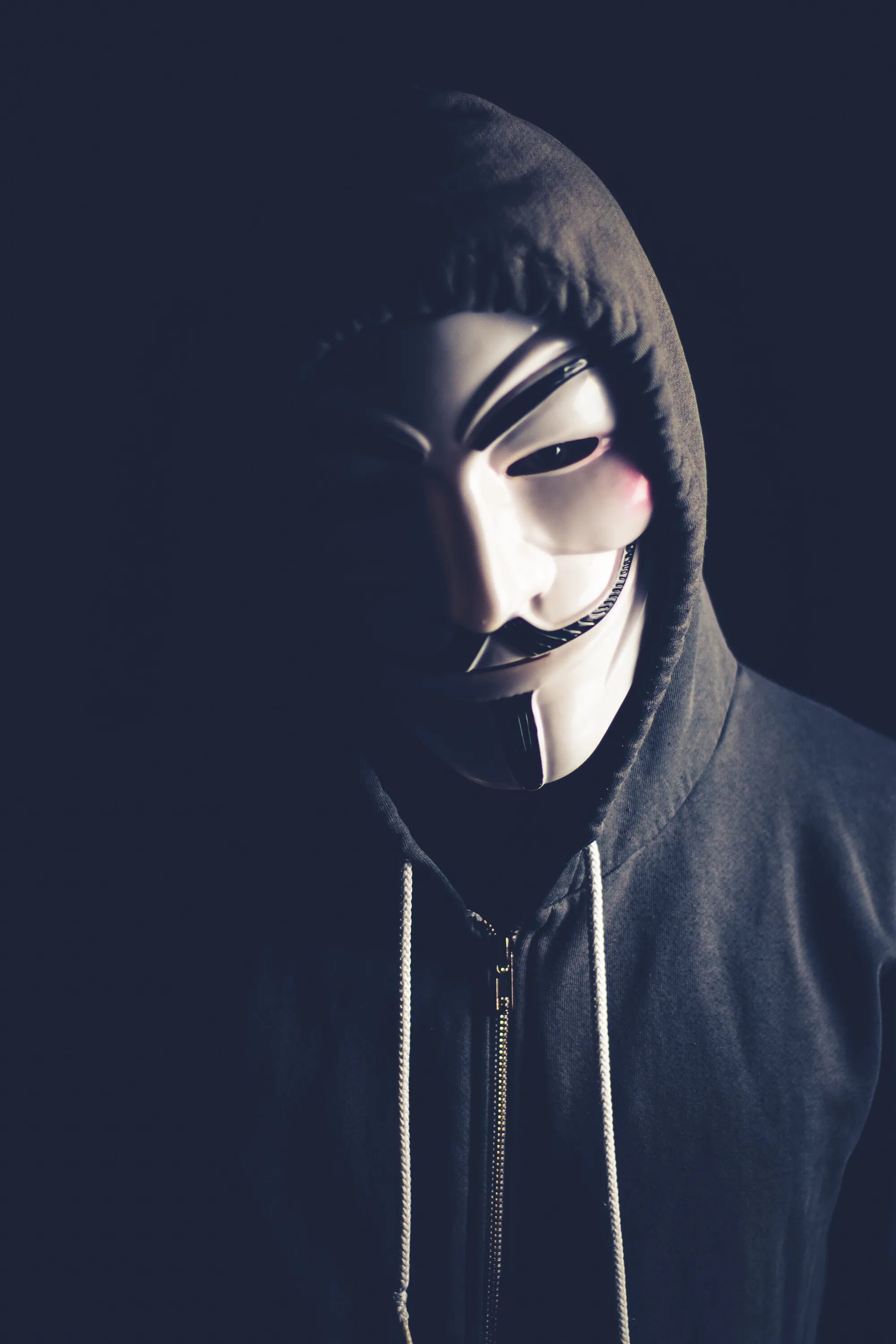 Анонимные объявления masked. Хакер анонимус. Маска хакеров анонимус. Человек в маске.