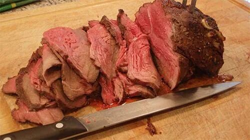 Мясо лося кабана. Мясо кабана запеченное в духовке. мясо дикого кабана в духовке.
