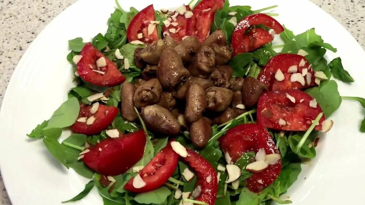 теплый салат с куриными сердечками. салат из овощей с сердцем. салат куриные сердечки перец. салат куриные сердечки перец. салат пикантный болгарским перцем.