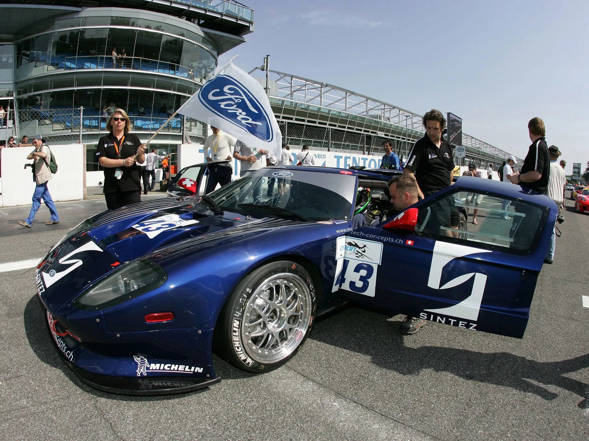 Форд рейсинг. Matech Ford gt. Matech Ford gt gt3 2004. Matech Ford gt gt1 vs Chevrolet Corvette c6r. Matech Concepts.