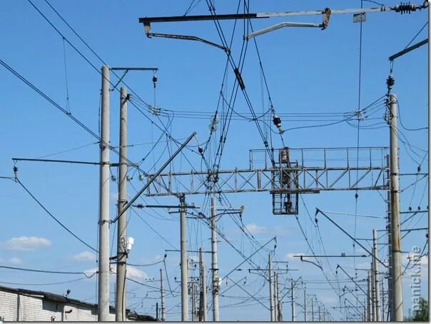 Контактная сеть ржд. Подвес контактной сети. Воздушные стрелки контактной сети путэкс. Воздушные стрелки контактной сети жд. Питающий провод контактной сети.