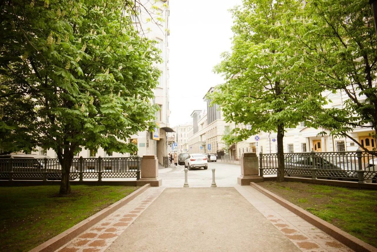 Малая бронная патриаршие пруды. Сквер патриаршие пруды. Москва сквер чистые пруды. Москва патриаршие пруды улица малая бронная. Сквер патриаршие пруды.