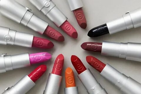 Помада essence