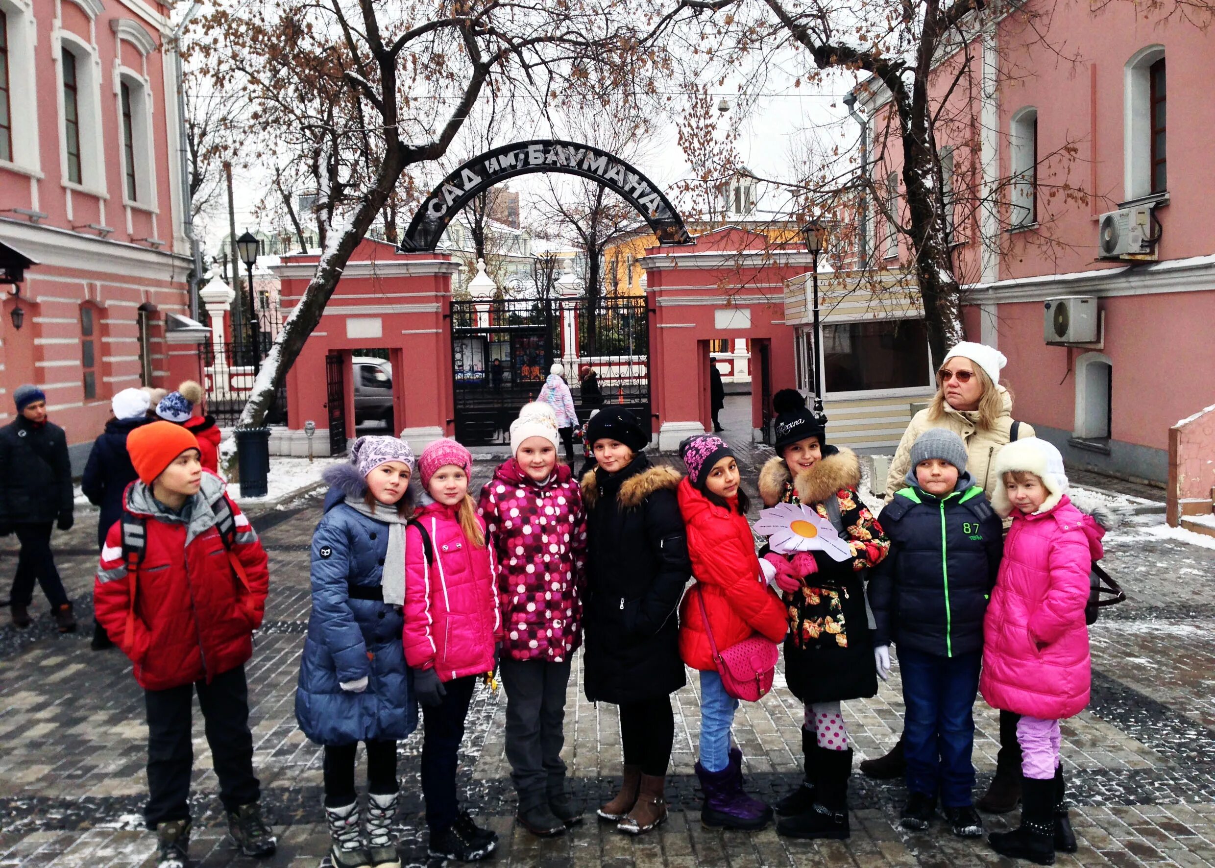 Сад имени баумана тренажеры. Дом какао сад баумана. Сад им баумана москва. Дом какао сад баумана. Сад культуры баумана.