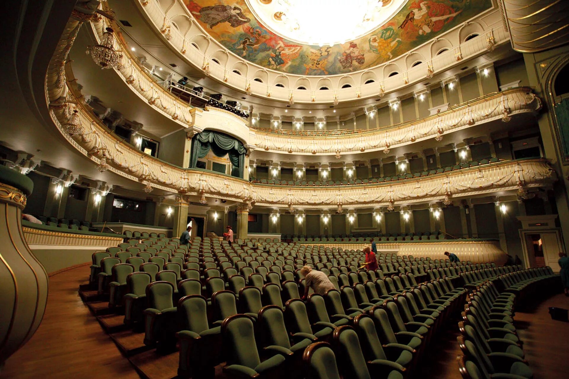 Teatr. Новая сцена ГАБТ. Большой оперный театр в Москве. Большой театр Москва опера. Московский большой театр внутри.