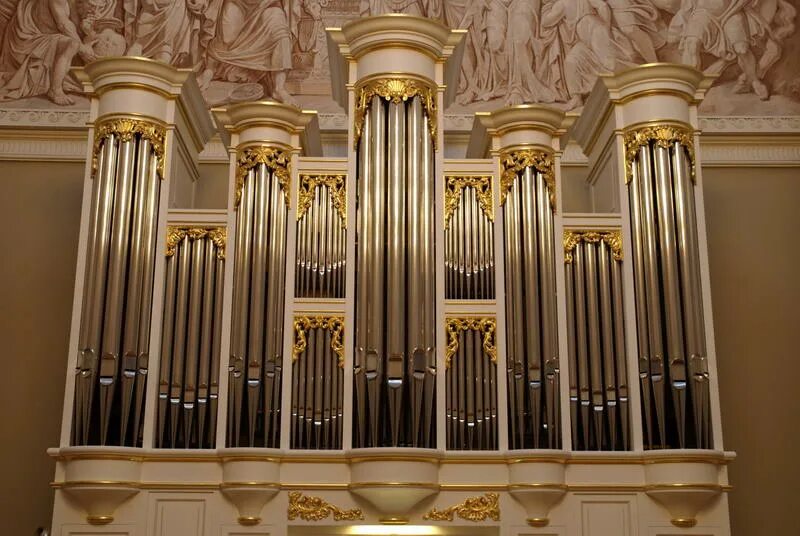 белый орган. григорий варшавский органист. органный концерт шедевры мирового органа в петрикирхе. храм святого станислава органные концерты. органный зал таврического дворца в санкт-петербурге.