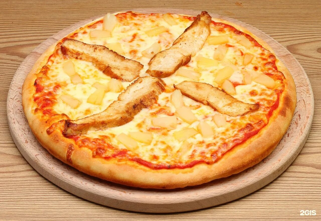 Пицца большие куски. Пиццерия Oversize СПБ. Большая треугольная пицца СПБ. Оверсайз пицца. Смайл пицца.