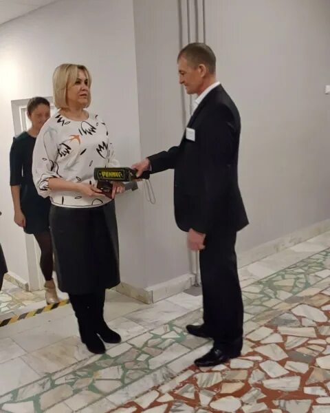 Школа 30 чебоксары. 30 школа чебоксары. егэ с родителями 2025 чувашия. 30 школа чебоксары директор фото. школа №30 в чебоксарах 2025.