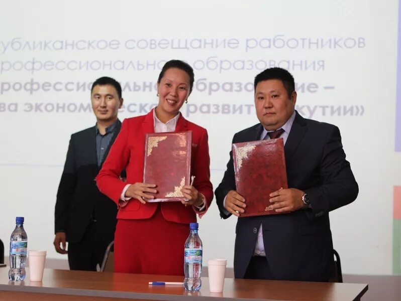 Якутск саха. Управления образования якутска. Портал образовательных услуг республики саха якутия. Попова управление образования якутск. Начальник образования уо города якутска.