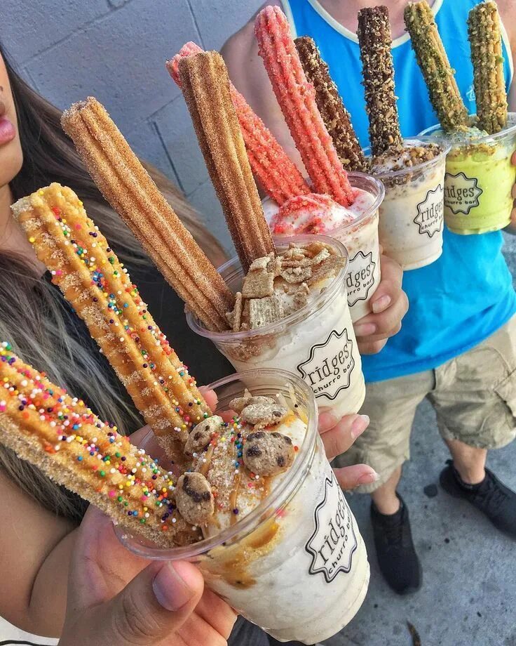 Девушка ест пончик. Мороженое bubble waffle. Sweet fast. Необычные сладости. Сладкий фаст фуд.